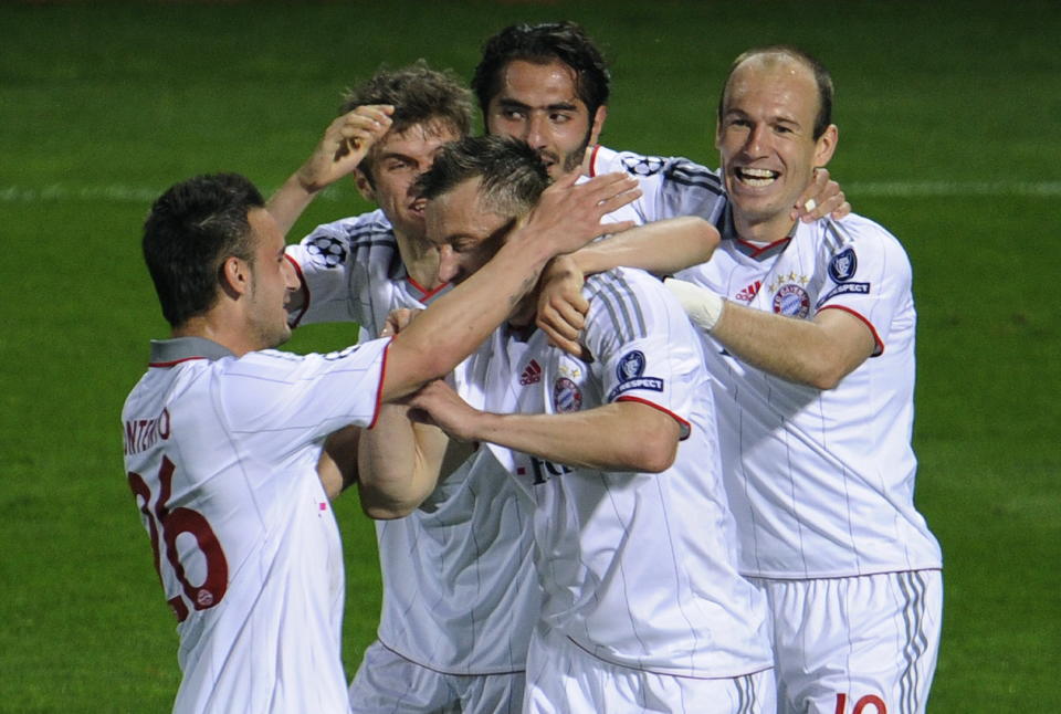 <p> Après une défaite par le plus faible des écarts en Bavière, l’OL est fessé par le Bayern à Gerland lors du match retour. Le bourreau de Lyon a un nom : Ivica Olic. Exceptionnel, l’attaquant croate inscrit les trois buts du match. </p>