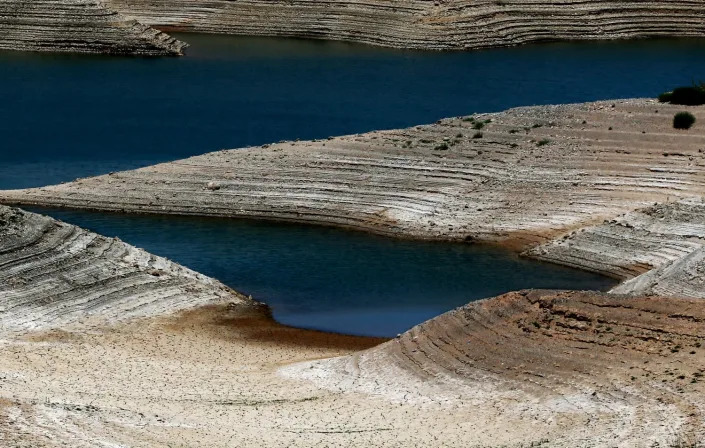 The water level of Lake Mead is alarmingly low