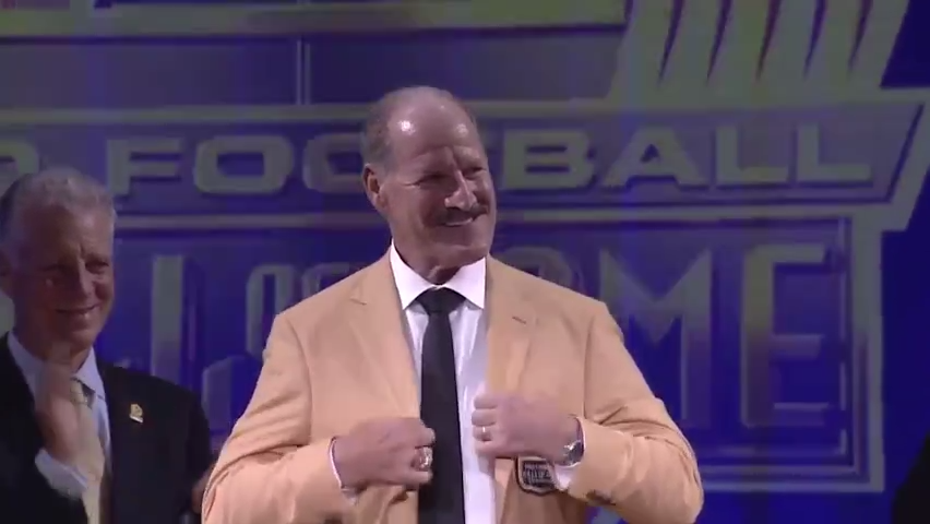 Bill Cowher, who won a Super Bowl coaching the Pittsburgh Steelers, puts on his gold jacket during the Enshrinees' Gold Jacket Ceremony on Aug, 6, 2021.