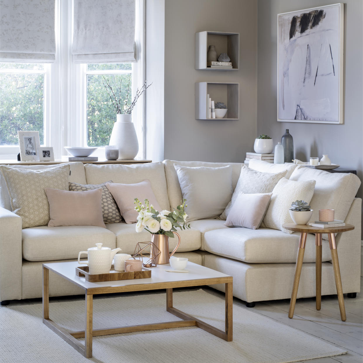  cream living room with corner sofa 