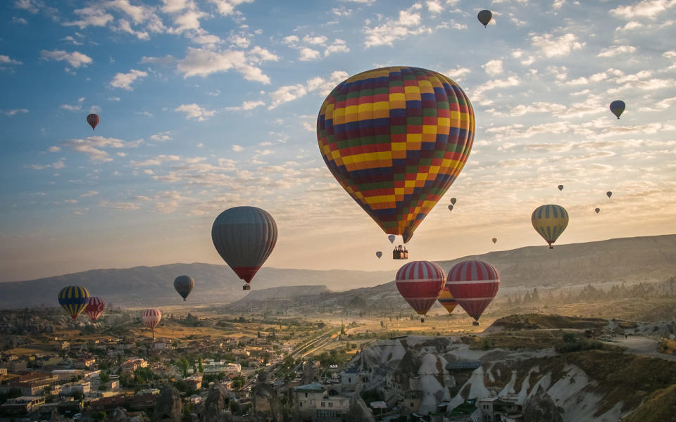 <p>If you typically get sick on airplanes, be rest assured: balloon flights are so smooth you can enjoy the flight without the discomfort of airsickness. </p>