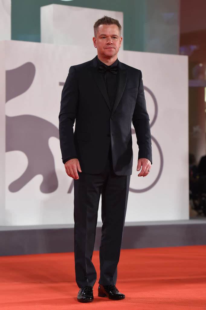 Matt Damon attends the red carpet of the movie "The Last Duel" in an all-black tux