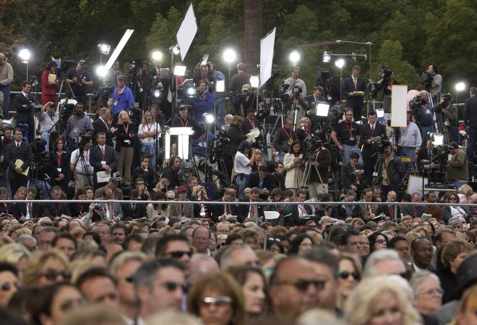 An enormous contingent of journalists covers Arnold Schwarzenegger taking the oath of office as California’s 38th governor at the state Capitol in Sacramento on Nov. 17, 2003.