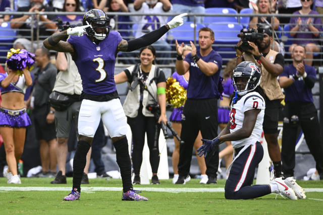 Odell Beckham Jr. rocks Travis Hunter T-shirt during warmups