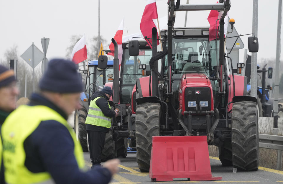 Polish farmers block roads with tractors in Kazun Polski near Warsaw, Poland, on Wednesday March 20, 2024 as they escalate a three-month protest against Ukrainian imports and European Union climate policies. The calls of farmers across Europe have grown increasingly strident even though the European Commission has relented to their pressure by rolling back some environmental requirements. (AP Photo/Czarek Sokolowski)