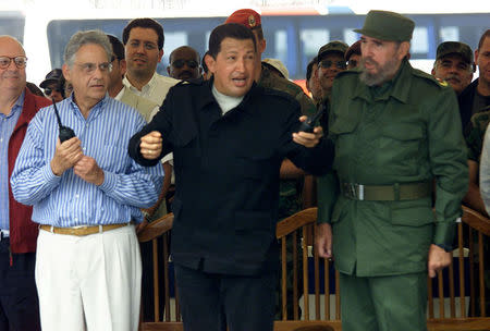 FILE PHOTO: Venezuela's President Hugo Chavez (C) gestures next to Brazil's President Fernando Henrique Cardoso (L) and Cuba's President Fidel Castro during the inauguration ceremony which marked the opening of a hydro-electricity project in Santa Elena de Uairen, Venezuela August 13, 2001. REUTERS/Stringer/File Photo