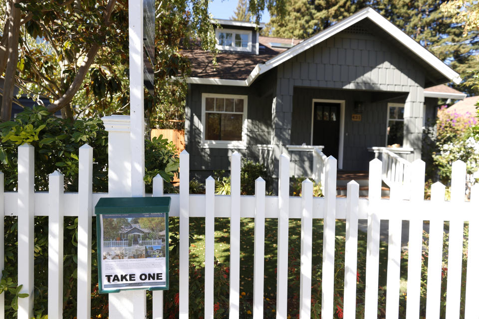 LARKSPUR, CALIFORNIA - SEPTEMBER 28: A flyer is posted in front of a home for sale on September 28, 2021 in Larkspur, California. According to a report by S&P CoreLogic Case-Shiller, a 20-city home price index surged 19.9 percent in July, the largest increase since record-keeping began in 2000. (Photo by Justin Sullivan/Getty Images)