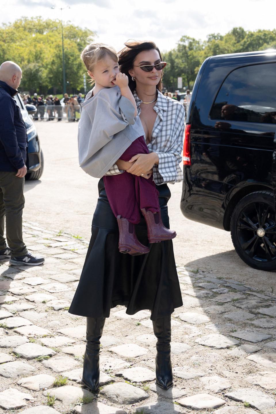 Emily Ratajowski avec son petit garçon