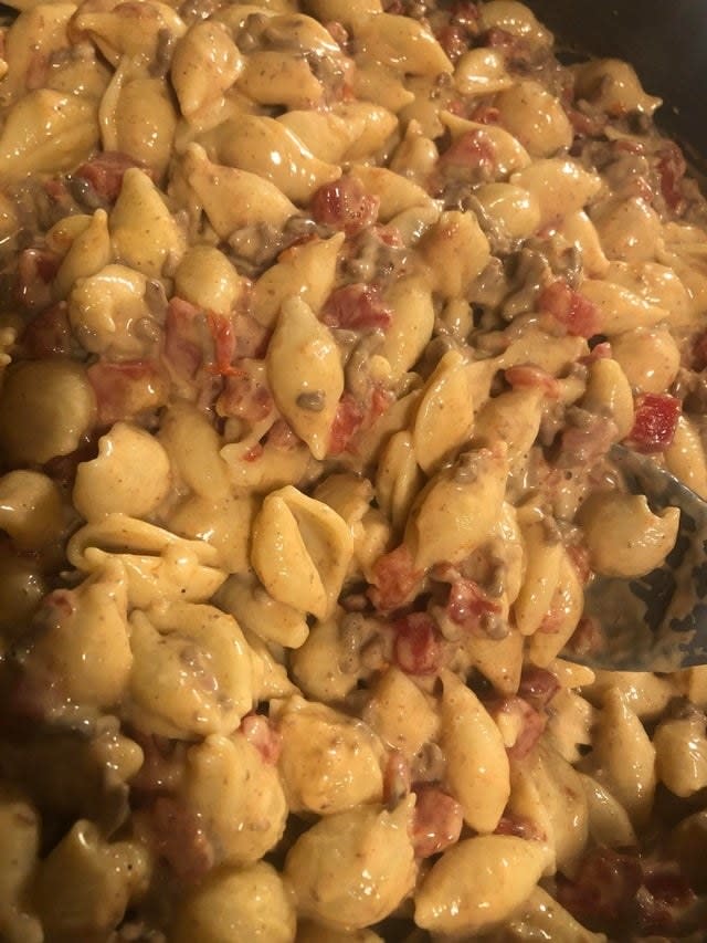 <div><p>"You need ground beef, pasta shells, diced tomatoes and green chiles, Velveeta, and taco seasoning. It's super yummy and costs around $1.70 per serving." —<a href="https://www.reddit.com/r/Cheap_Meals/comments/ob3npt/meximac_turns_out_super_yummy_at_around_170_per/" rel="nofollow noopener" target="_blank" data-ylk="slk:u/Lovely_Raptor;elm:context_link;itc:0;sec:content-canvas" class="link ">u/Lovely_Raptor</a></p></div><span> u/Lovely_Raptor via Reddit / Via <a href="https://www.reddit.com/r/Cheap_Meals/comments/ob3npt/meximac_turns_out_super_yummy_at_around_170_per/" rel="nofollow noopener" target="_blank" data-ylk="slk:reddit.com;elm:context_link;itc:0;sec:content-canvas" class="link ">reddit.com</a></span>