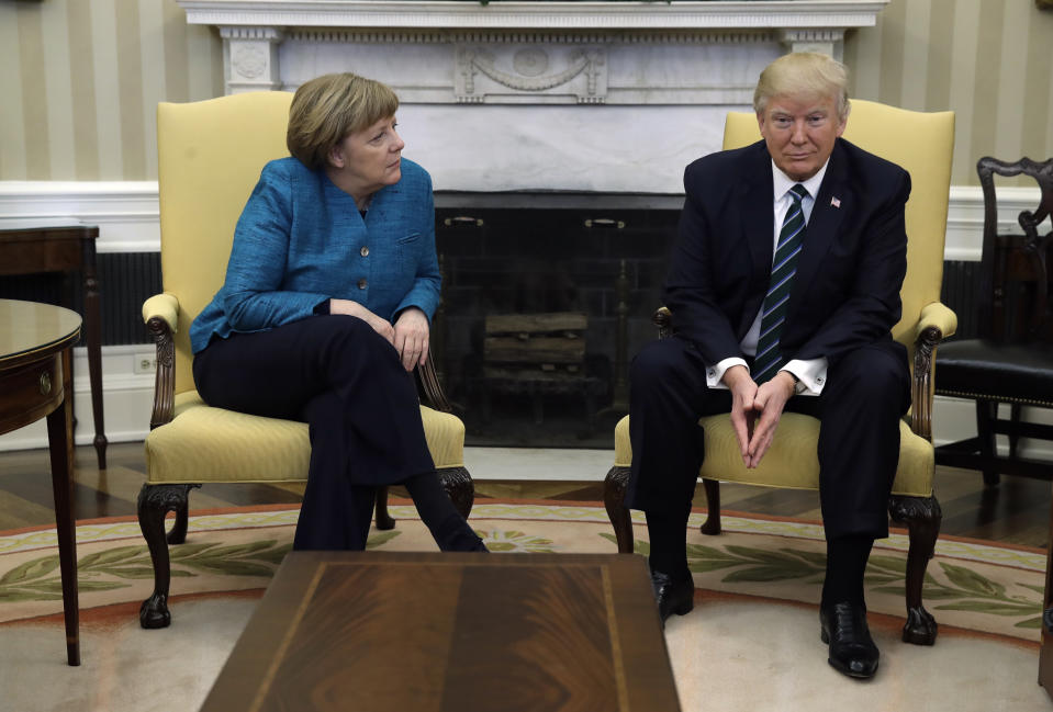 MÄRZ: TRUMP IGNORIERT MERKEL