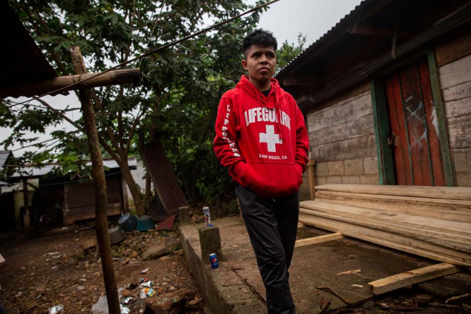 El nombre de Diego Suy Guarchaj figuraba en el número 12 de la lista de migrantes que habían muerto en un incendio, en un centro de detención de migrantes en Ciudad Juárez en marzo de 2023. Sin embargo, él estaba vivo pero su familia no lo supo durante una semana. Desde entonces él volvió a su pueblo maya en Guatemala sin recibir tratamiento psicológico ni fisioterapia por las heridas sufridas en el incendio.