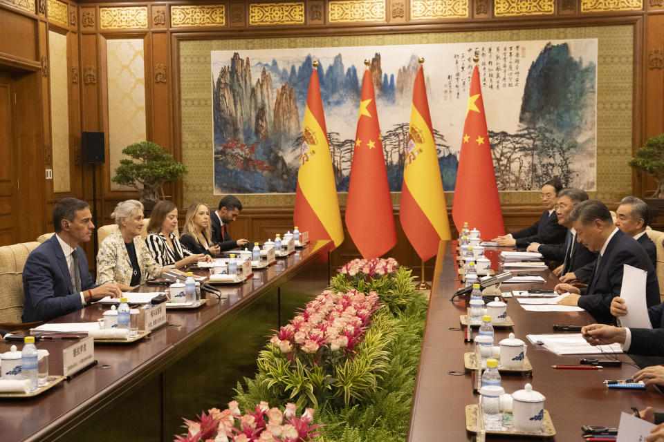 Spain's Prime Minister Pedro Sanchez, left, and China's President Xi Jinping, second from right, attend their meeting at Diayoutai in Beijing, China,Sept. 9 2024. (Andrés Martínez Casares/Pool photo via AP)