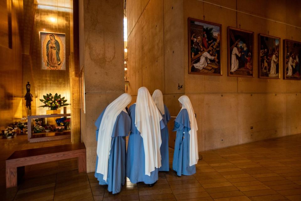 Trinitarian of Mary sisters enter the cathedral