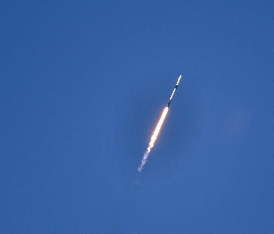 Launch of a SpaceX Falcon 9 rocket on mission 6-52, taking 23 Starlink satellites to low earth orbit. The rocket launched from Launch Complex 40 at Cape Canaveral Space Force Station at 6:40 p.m EDT.