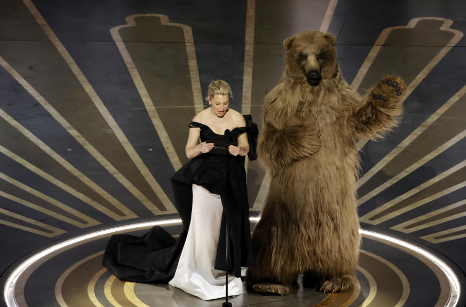 Elizabeth Banks and Cocaine Bear onstage Sunday