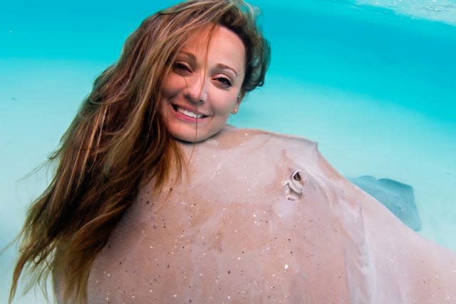 Amazing underwater pictures of woman with stingray