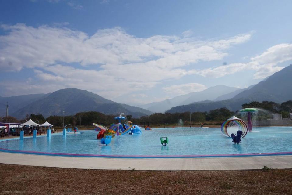 高樹鄉新豐親水公園風景優美，值得喜愛戶外活動的民眾前往親子探索一番。（記者鄭伯勝攝）