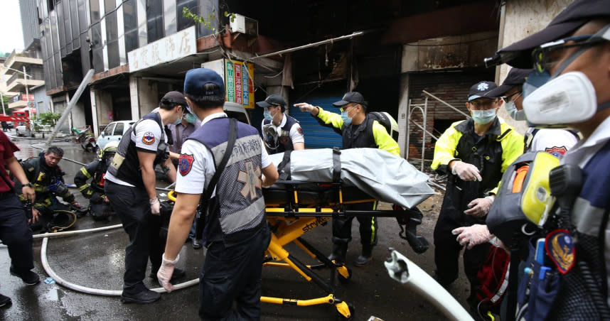 城中城大火有27人遭救難人員發現時已無生命跡象，其中有9人明顯死亡。（圖／宋岱融攝）