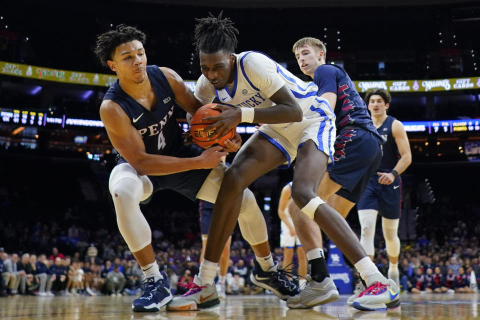 Kentucky's Aaron Bradshaw, center, battles for the ball against Pennsylvania's Tyler Perkins during the second half of an NCAA college basketball game, Saturday, Dec. 9, 2023, in Philadelphia. (AP Photo/Matt Slocum)