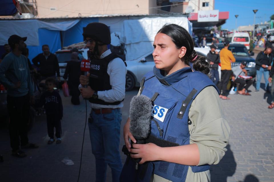 Journalist Hind Khoudary reporting from outside the Nasser Hospital in Khan Younis.