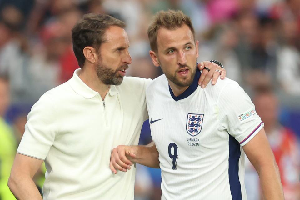 Gareth Southgate consoles Harry Kane after bringing him off (Getty Images)