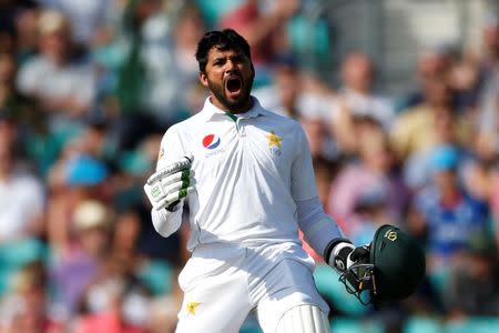 Britain Cricket - England v Pakistan - Fourth Test - Kia Oval - 14/8/16 Pakistan's Azhar Ali celebrates hitting the winning runs to win the match Action Images via Reuters / Paul Childs