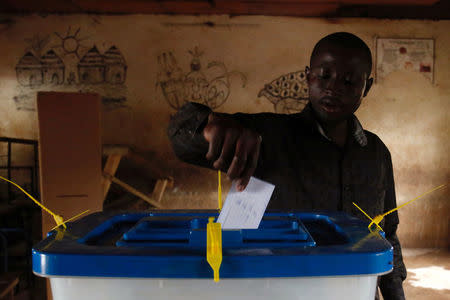 A man casts his ballot paper at a polling station during a presidential run-off election in Bamako, Mali August 12, 2018. REUTERS/Luc Gnago
