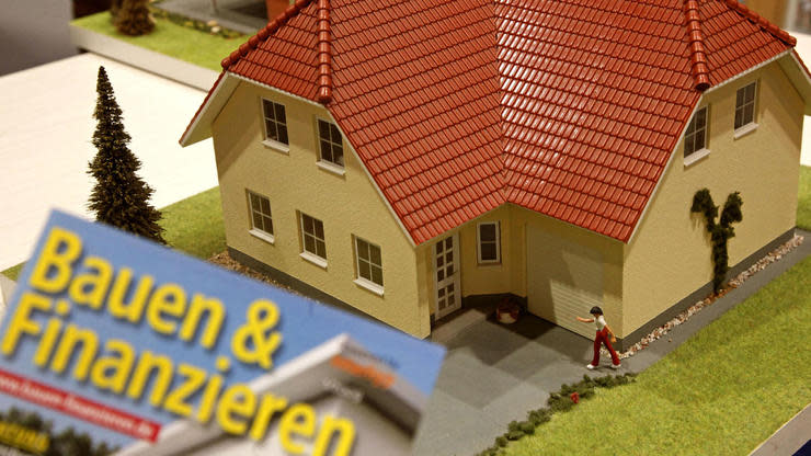 Auf der Suche nach einem Immobilienkredit kann die Marktübersicht in einem Baugeld-Vergleich helfen. Um die Angebote zu verstehen, sollten Sie ein paar wenige Fachbegriffe kennen. Das Wichtigste in Kürze.