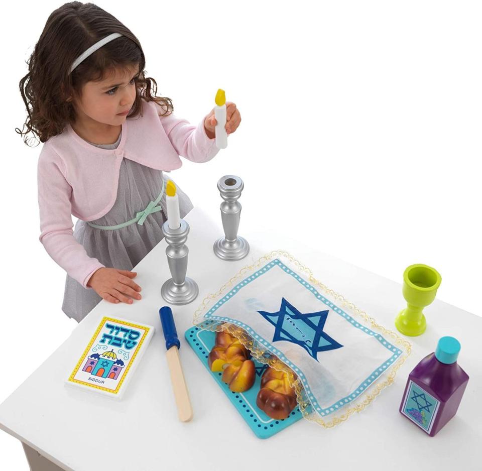 1) 21-Piece Wooden Shabbat Set