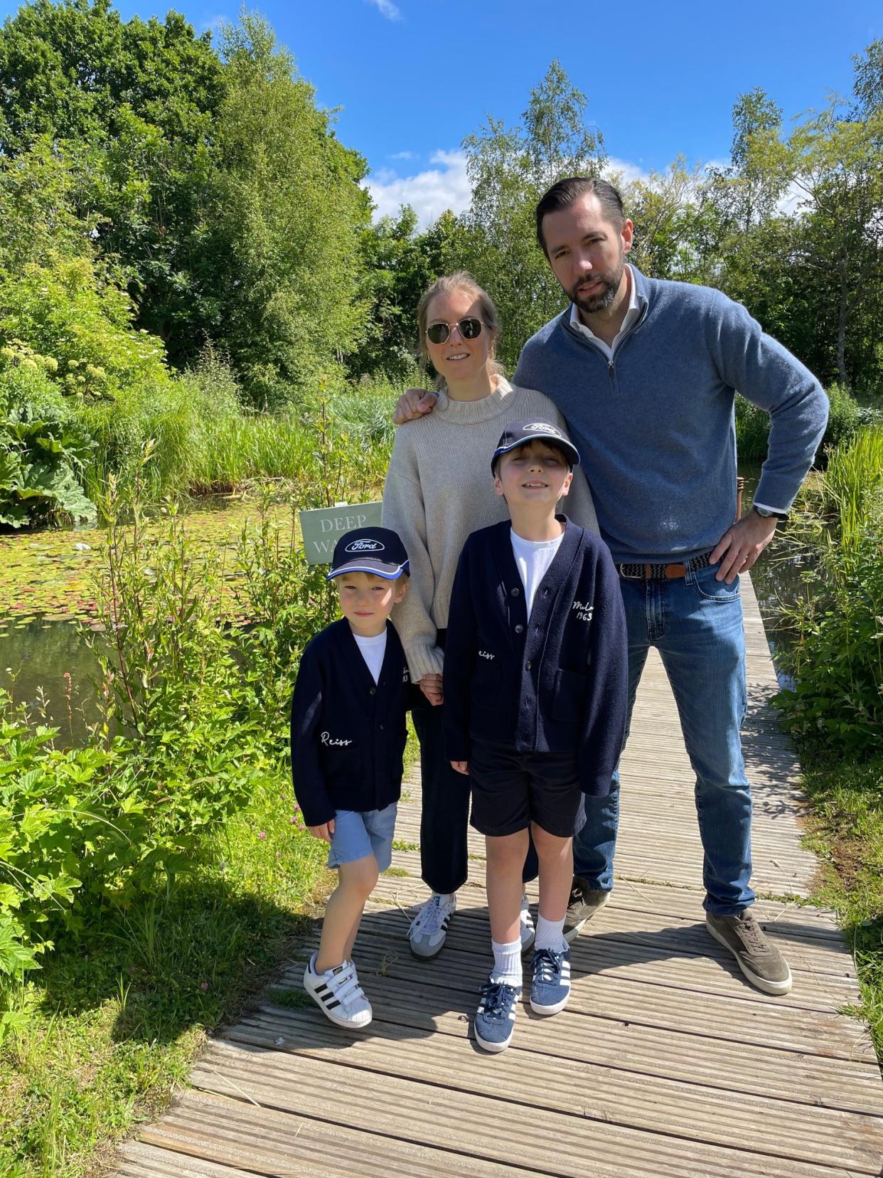 Eddie with brother Leo, mother Harri and father Jaime