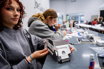 Secondary School Students visit Canadore College in North Bay, Ontario to learn more about eVehicles, sustainable energy, and critical minerals, and the potential careers in those sectors. (CNW Group/Canadore College)