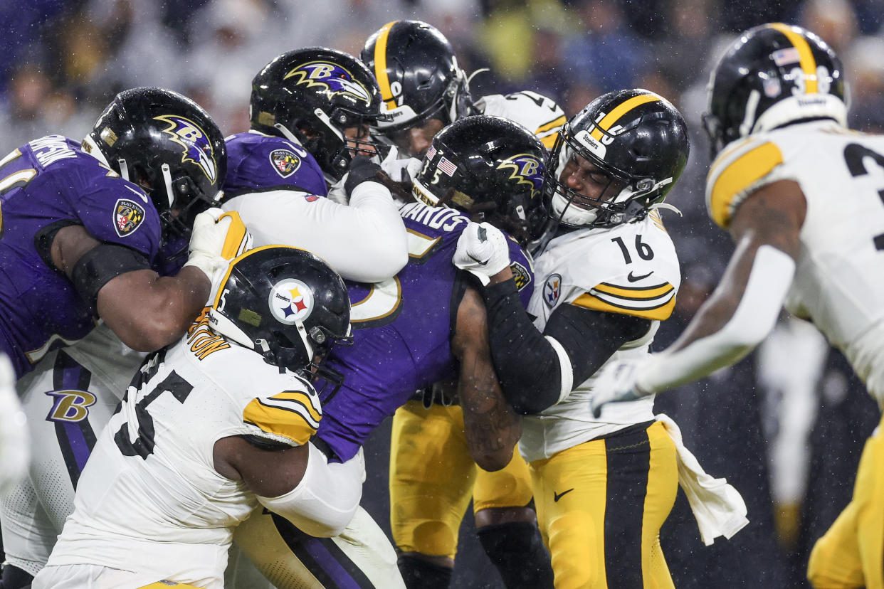 Hard Knocks brindará otra óptica a rivalideades del Norte de la AFC, incluyendo la que protagonizan Pittsburgh Steelers y Baltimore Ravens. (Foto: Patrick Smith/Getty Images)