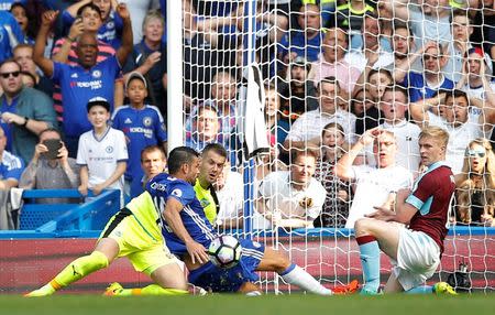 Football Soccer Britain - Chelsea v Burnley - Premier League - Stamford Bridge - 27/8/16 Chelsea's Diego Costa in action with Burnley's Ben Mee (R) and Tom Heaton Action Images via Reuters / Andrew Couldridge Livepic