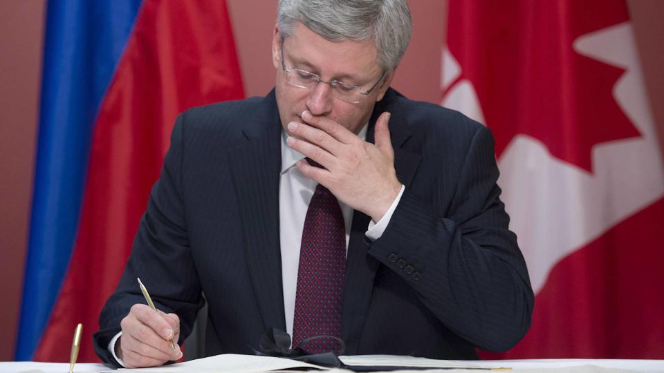 Stephen Harper signs book of condolences for the Philippines