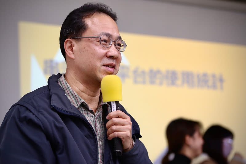 世新大學經濟學系教授陳世能檢討過往經驗創新翻轉教室。（世新大學提供）
