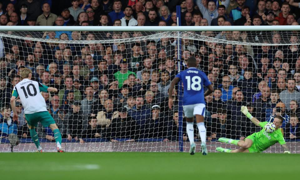 <span>Everton's Jordan Pickford saves a penalty kick from Newcastle United's Anthony Gordon.</span><span>Photograph: Phil Noble/Reuters</span>