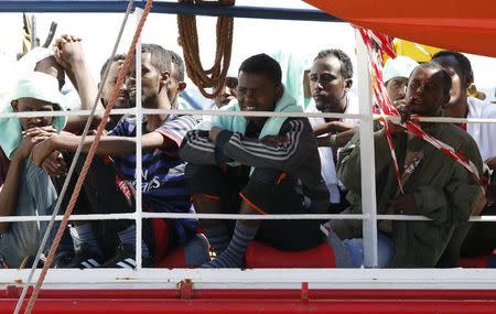 Migrants wait to disembark from the Panamanian ship Dignity 1 in the Sicilian harbour of Pozzallo, Italy, June 23, 2015. REUTERS/Antonio Parrinello