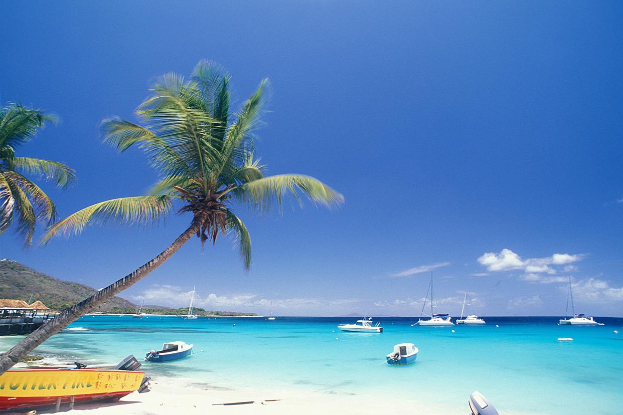 PLAGE, ILE MUSTIQUE, LES GRENADINES. (Photo by Jean-Marc LECERF/Gamma-Rapho via Getty Images)