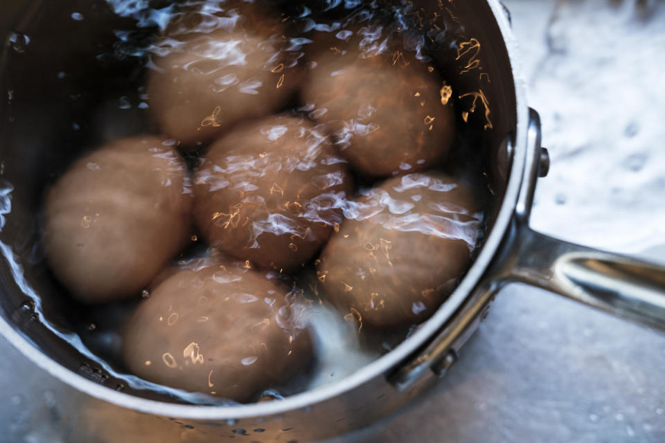 <div><p>"We would have to use a separate pot to boil your single egg in for 8–13 minutes on a burner that we could be using to cook multiple orders on in that span of time. We can’t just drop the egg in our poaching pot because poaching and boiling require different temperatures. Kitchens are small and our burners are limited."</p><p>—<a href="https://www.buzzfeed.com/everythingandnothing" rel="nofollow noopener" target="_blank" data-ylk="slk:everythingandnothing;elm:context_link;itc:0;sec:content-canvas" class="link ">everythingandnothing</a></p></div><span> Tetra Images / Getty Images/Tetra images RF</span>