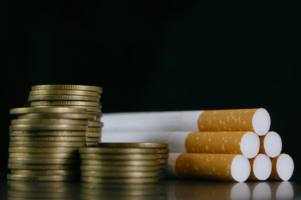 Picture of money and cigarettes 