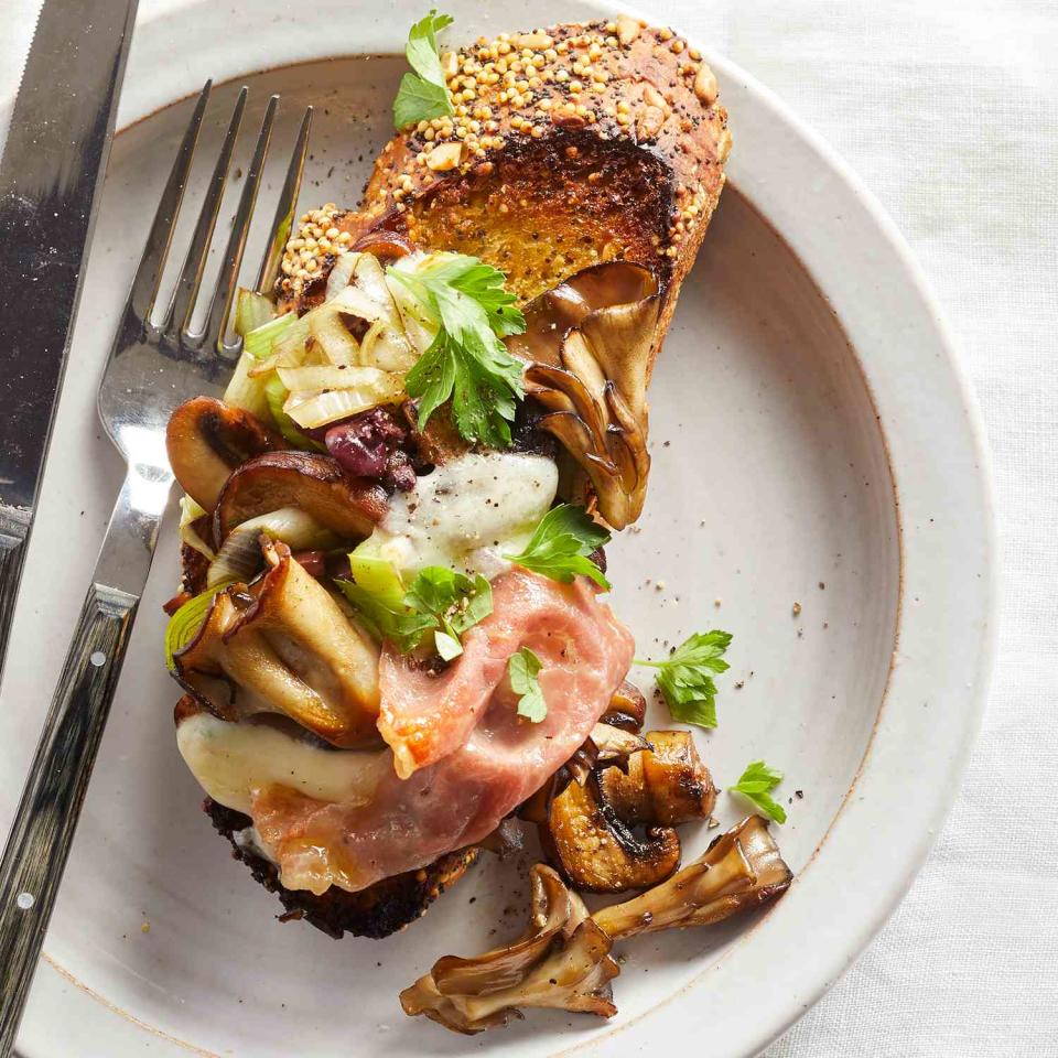 Cheesy Mushroom, Leek & Prosciutto Toasts