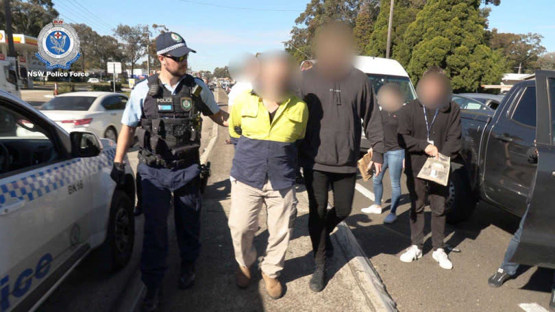 澳洲毒品嚴重氾濫，當地警方「抓到手軟」，但因澳洲毒品價格是附近國家的數倍，仍有許多毒梟前仆後繼走私毒品。（圖／翻攝AFP臉書）
