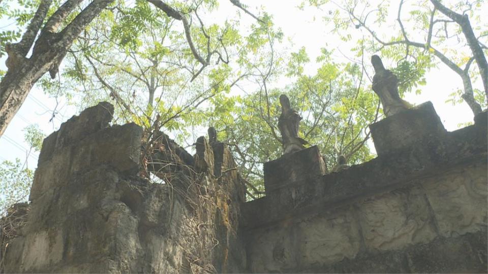 石壁浮雕佛像「台版吳哥窟」 藏身楠西佛寺後院