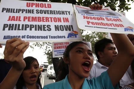 Protesters shout "Justice for Jennifer" during a rally against the killing of 26-year-old Filipino transgender Jennifer Laude, outside the U.S. embassy in Manila October 17, 2014. REUTERS/Erik De Castro