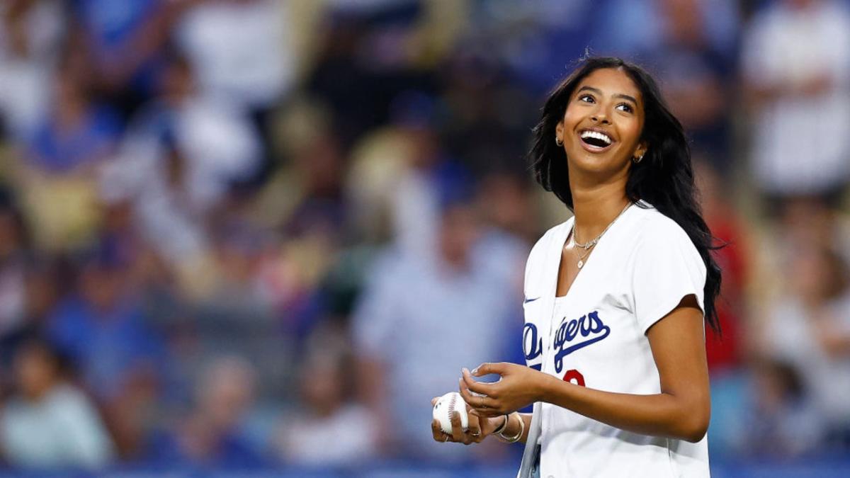 Dodgers Celebrate Kobe Bryant On Lakers Night With Drone Show