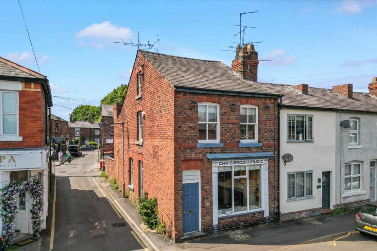 Property home to thriving business of 40 years is for sale in Warrington <i>(Image: Ashtons/Rightmove)</i>