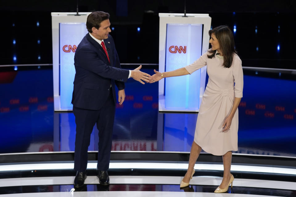 Former UN Ambassador Nikki Haley, right, and Florida Gov. Ron DeSantis, left, shaking hands at the start of the CNN Republican presidential debate at Drake University in Des Moines, Iowa, Wednesday, Jan. 10, 2024. (AP Photo/Andrew Harnik)