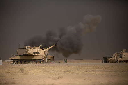 A U.S. Army M109A6 Paladin self-propelled gun conducts a fire mission in support of the Iraqi security forces’ push toward Mosul, at Qayyarah West, Iraq October 17, 2016. REUTERS/U.S. Army/Spc. Christopher Brecht/Handout