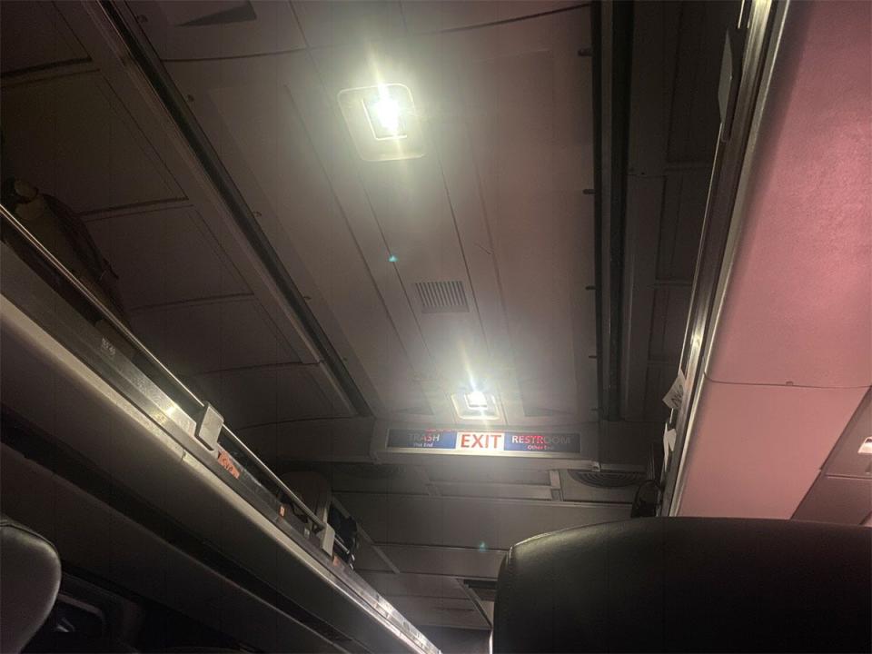 overhead lights on amtrak train