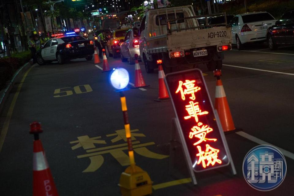 花蓮空軍佳山基地歐姓少校昨晚酒駕肇逃，還找下屬頂罪被警方識破。圖為酒測示意圖。（本刊資料照）